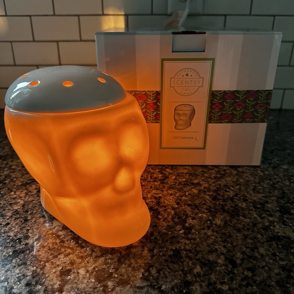Scentsy DIY Calavera Skull Full Size Wax Warmer Halloween Discontinued EUC
